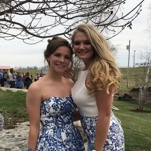 Meet your Posher, Elyse